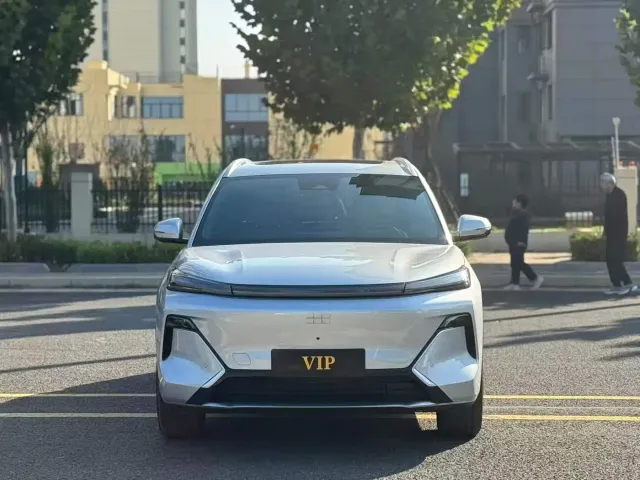 Geely Galaxy Starship 7 EM-i — Фото автомобиля 2
