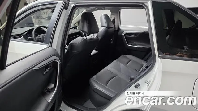 Toyota RAV4 — Фото автомобиля 18