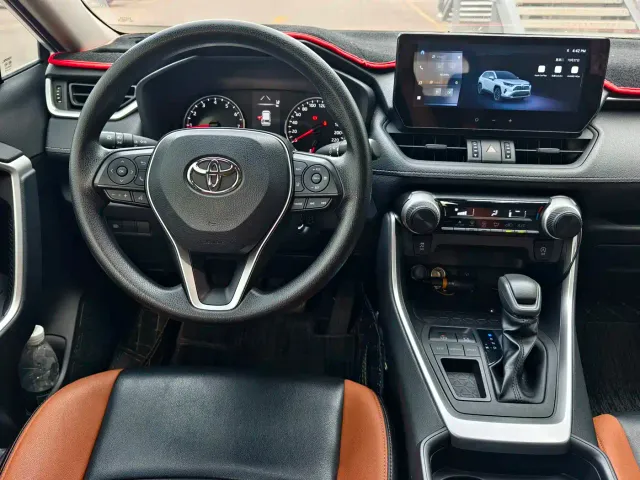 Toyota RAV4 — Фото автомобиля 8