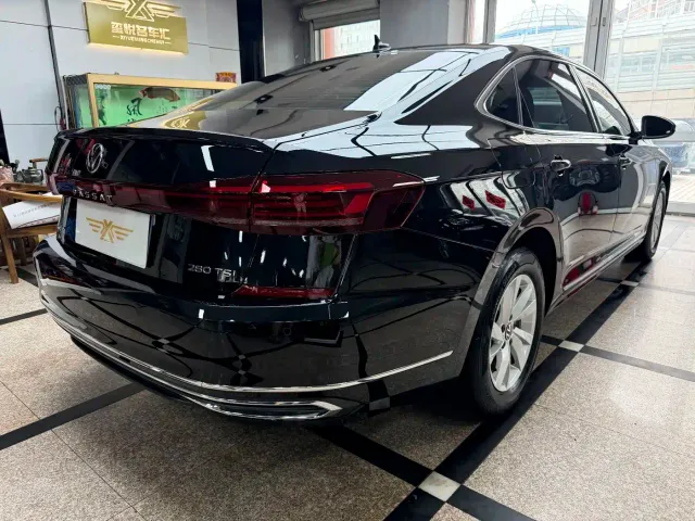 Volkswagen Passat — Фото автомобиля 5