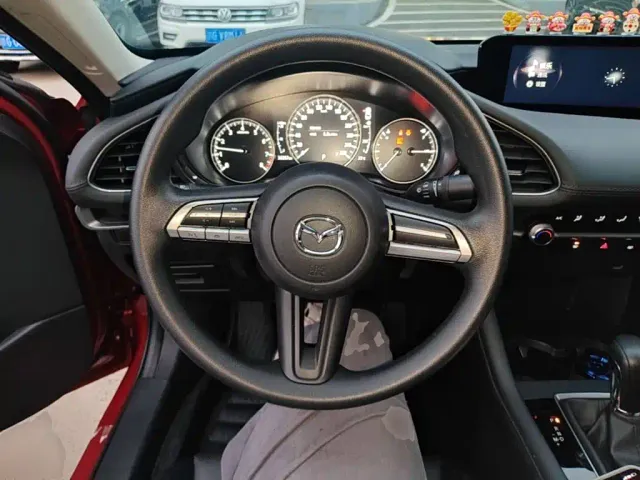 Mazda Axela — Фото автомобиля 10