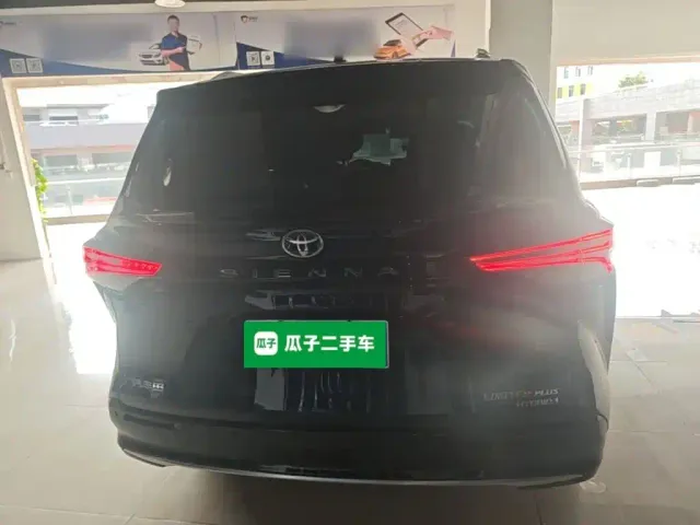 Toyota Sienna — Фото автомобиля 5
