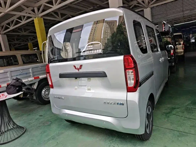 Wuling Zhiguang NEV — Фото автомобиля 3