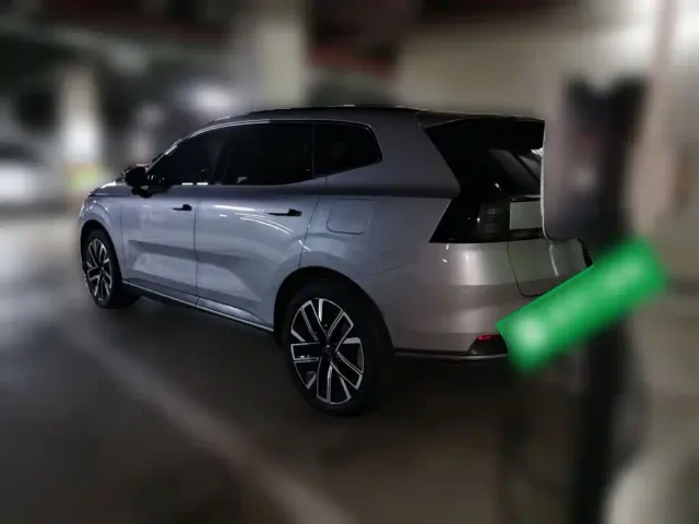 Volvo XC70 Plug-in Hybrid — Фото автомобиля 4