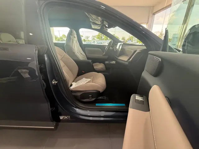 Volvo XC70 Plug-in Hybrid — Фото автомобиля 16