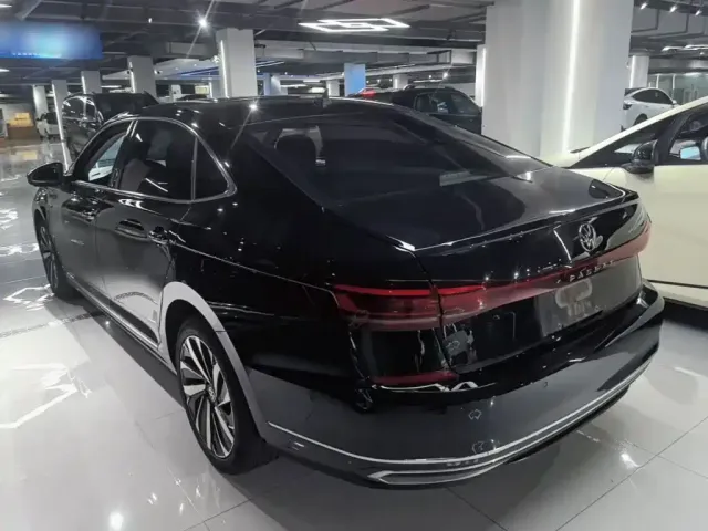 Volkswagen Passat — Фото автомобиля 4