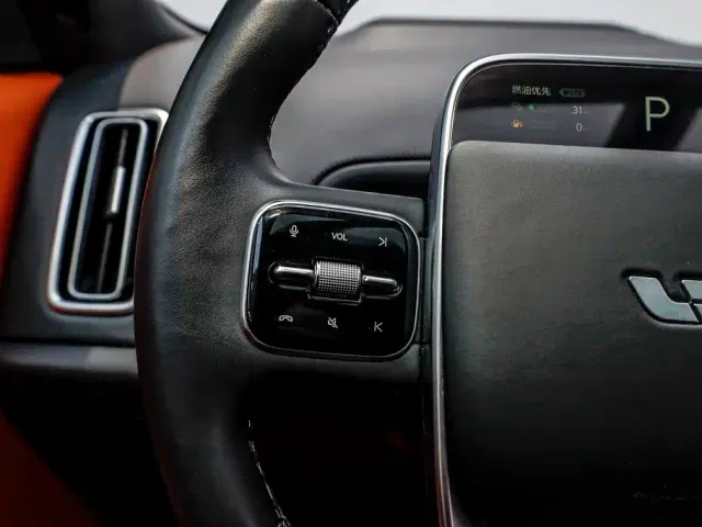 Li Auto L8 — Фото автомобиля 27