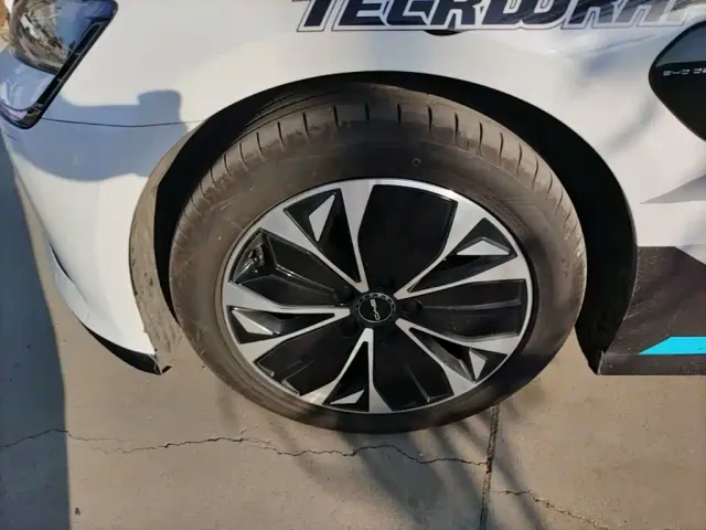 BYD Seal — Фото автомобиля 22