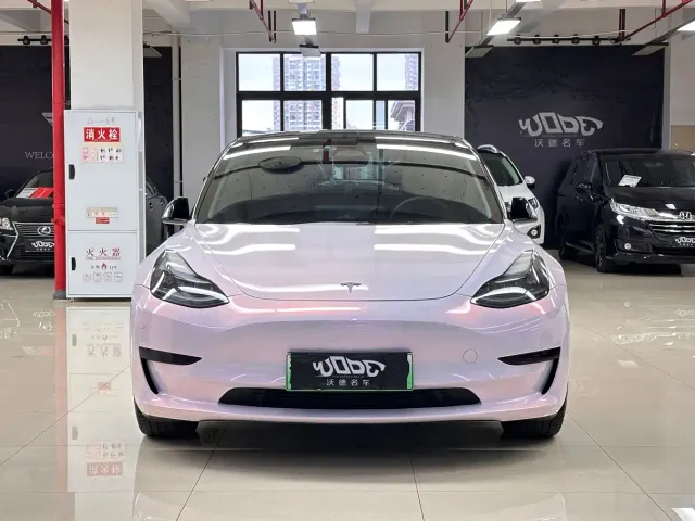 Tesla Model 3 — Фото автомобиля 2