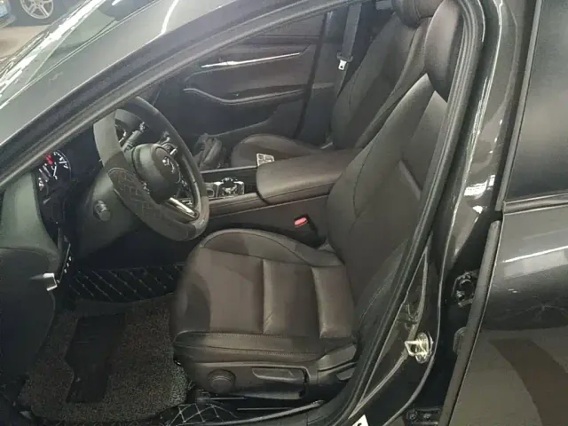 Mazda Axela — Фото автомобиля 14