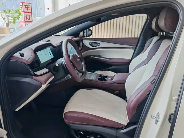 BYD Seal 07 DM-i — Фото автомобиля 10