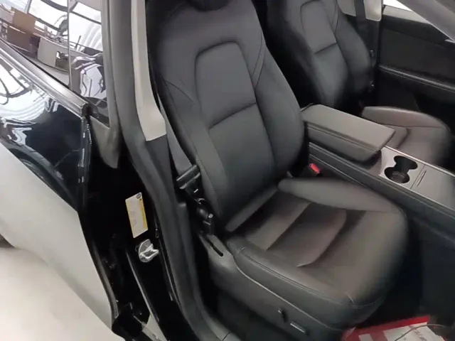 Tesla Model Y — Фото автомобиля 24