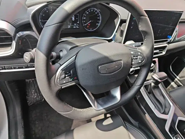 Geely Binyue — Фото автомобиля 10