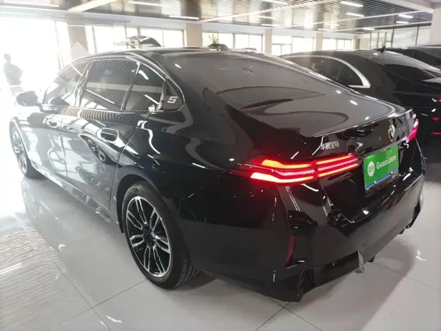 BMW 5 Series — Фото автомобиля 4