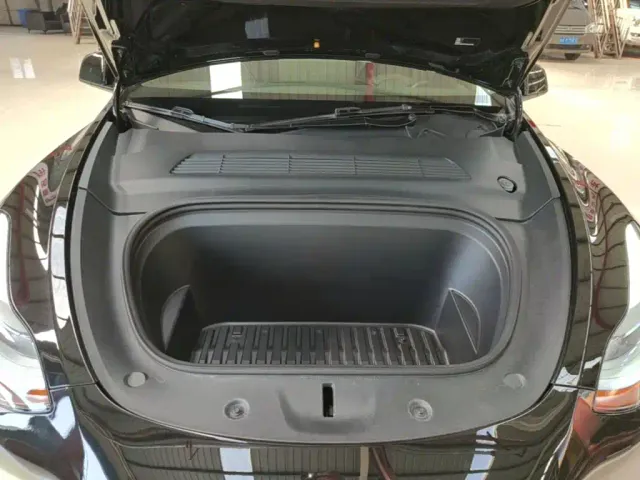 Tesla Model Y — Фото автомобиля 19