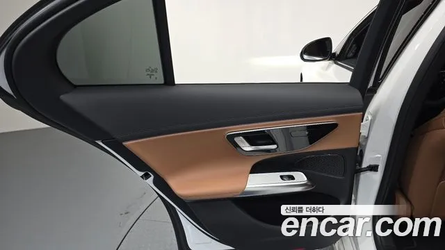 Mercedes-Benz E-Class — Фото автомобиля 21