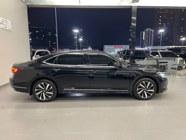 Volkswagen Passat — Фото автомобиля 7