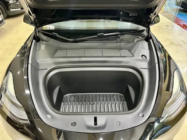 Tesla Model Y — Фото автомобиля 19