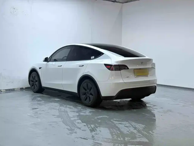 Tesla Model Y — Фото автомобиля 4