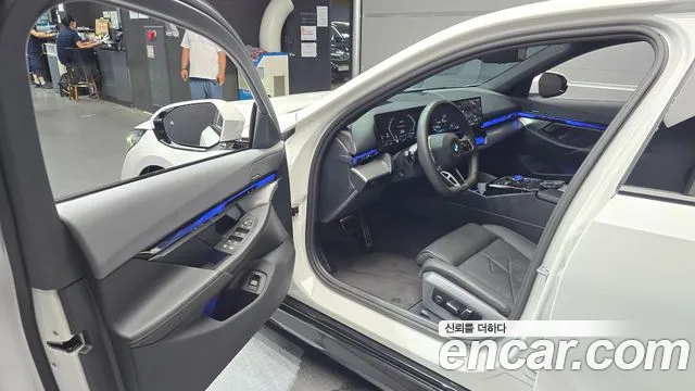 BMW 5-Series 5 серия (G60) 530i xDrive M Sport — Фото автомобиля 10