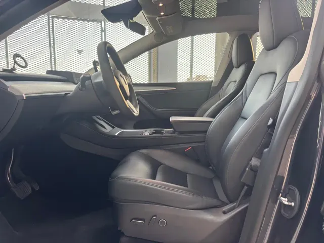 Tesla Model Y — Фото автомобиля 9