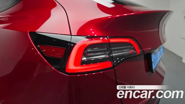 Tesla Model Y — Фото автомобиля 8