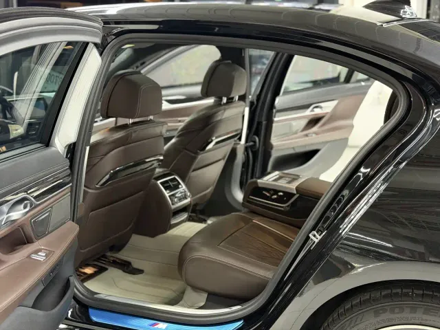 BMW 7 Series — Фото автомобиля 10