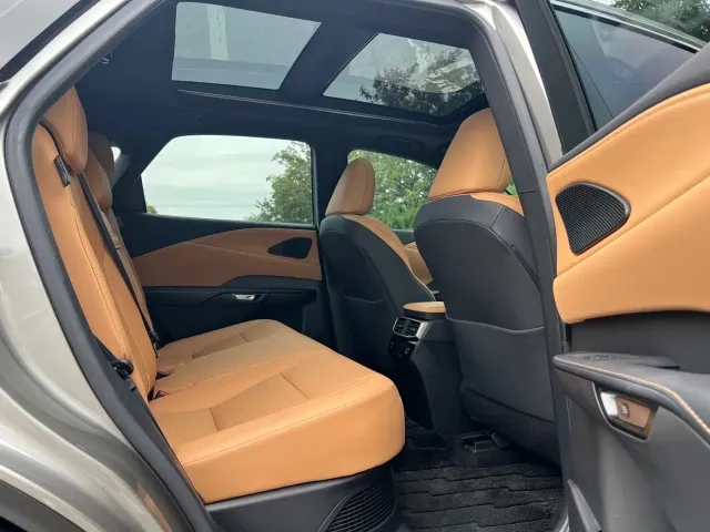 Lexus RX — Фото автомобиля 10