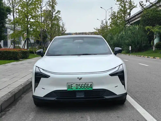 Jiyue Ji Yue 01 — Фото автомобиля 2