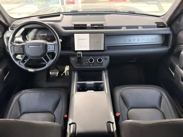Land Rover Defender — Фото автомобиля 10