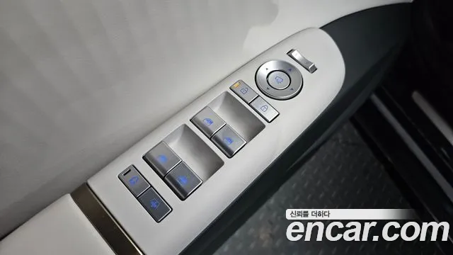 Hyundai Grandeur Grandeur (GN7) 2.5 Бензин 2WD — Фото автомобиля 29