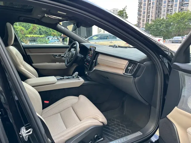 Volvo S90 — Фото автомобиля 22