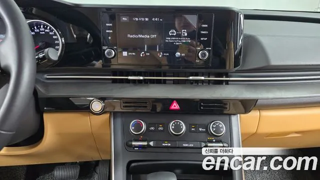 Kia Carnival Generation 4 — Фото автомобиля 14
