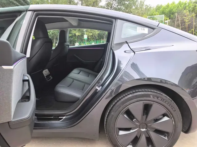 Tesla Model 3 — Фото автомобиля 13