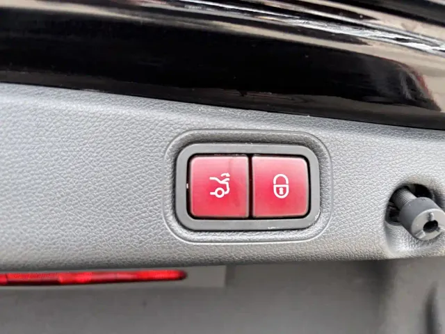 Mercedes-Benz E-Class — Фото автомобиля 30