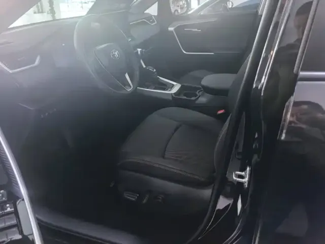 Toyota RAV4 — Фото автомобиля 9