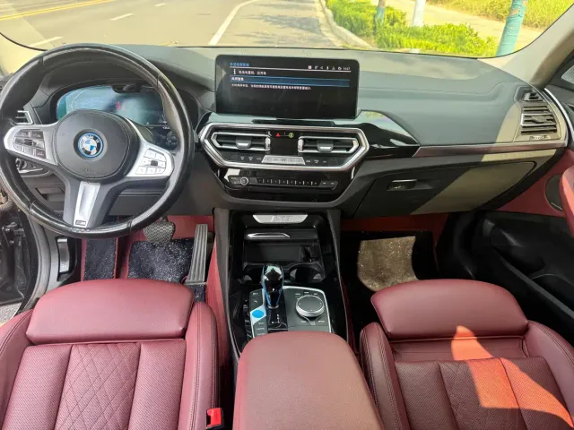 BMW iX3 — Фото автомобиля 5