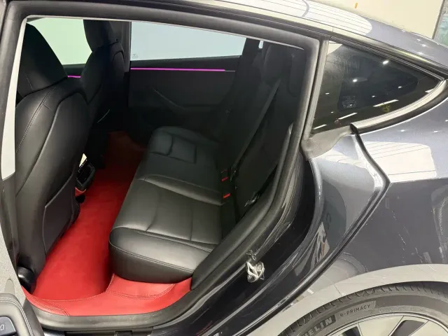 Tesla Model 3 — Фото автомобиля 10