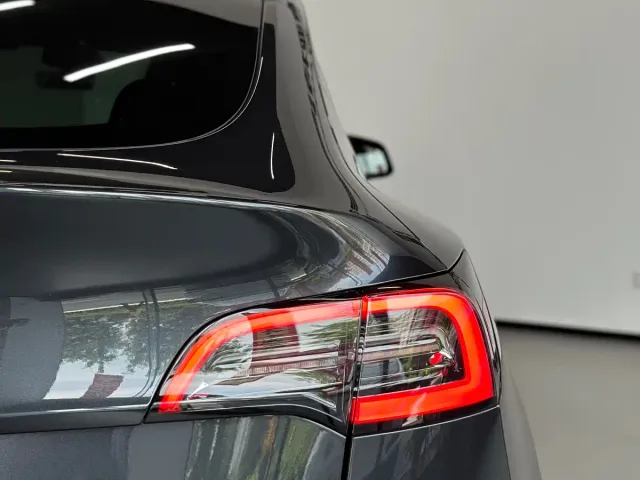 Tesla Model Y — Фото автомобиля 21