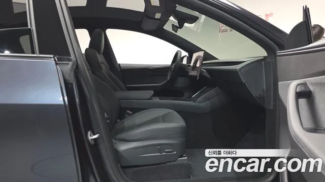 Tesla Model Y — Фото автомобиля 25