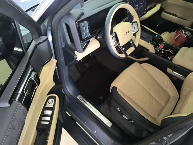 BYD FangChengBao Leopard 5 — Фото автомобиля 15