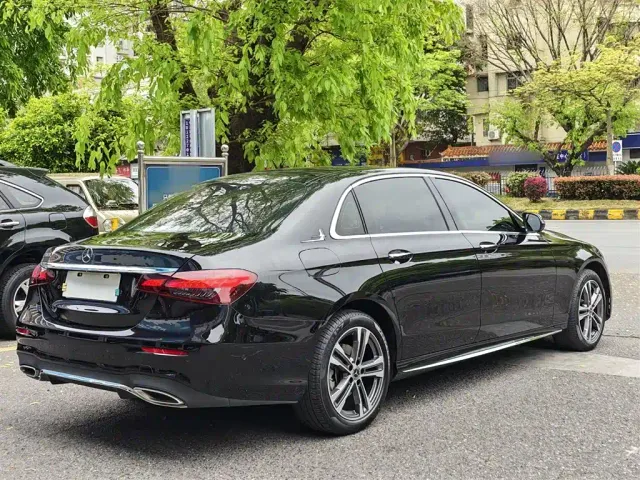 Mercedes-Benz E-Class — Фото автомобиля 6