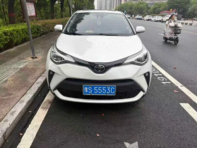 Toyota C-HR — Фото автомобиля 2