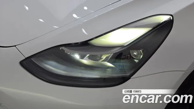 Tesla Model 3 — Фото автомобиля 20