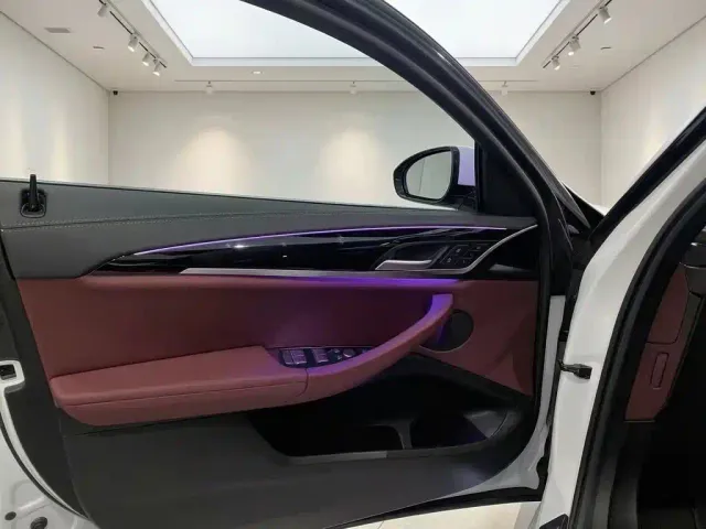 BMW iX3 — Фото автомобиля 10