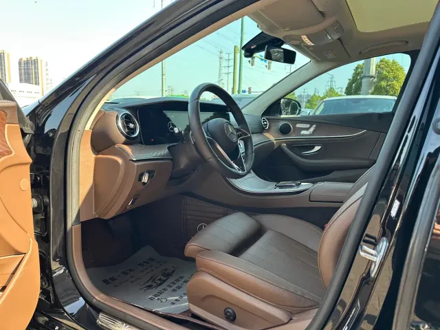 Mercedes-Benz E-Class — Фото автомобиля 9