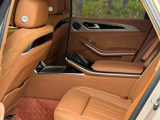 Hongqi H9 — Фото автомобиля 17