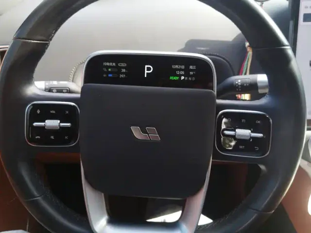 Li Auto L7 — Фото автомобиля 15