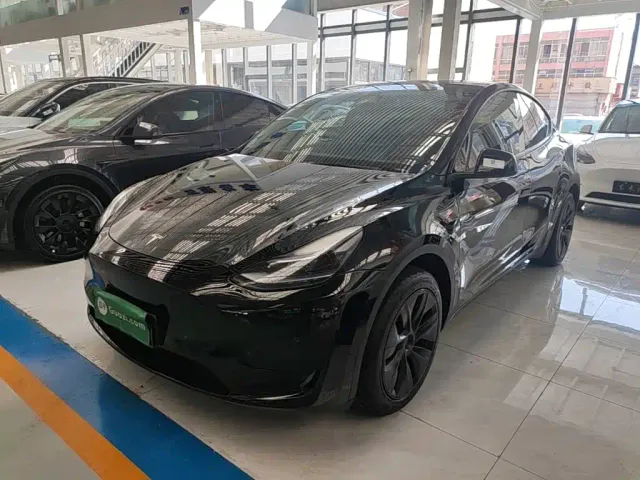 Фотография автомобиля — Tesla Model Y