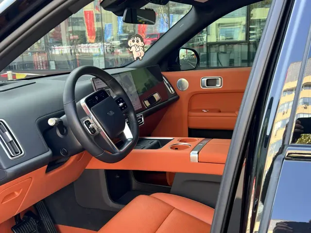 Li Auto L8 — Фото автомобиля 7